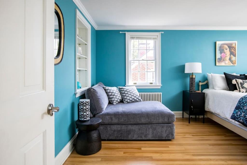 Beautiful Fully-furnished Colonial In Millersville