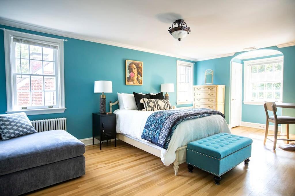 Beautiful Fully-furnished Colonial In Millersville