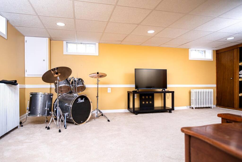 Beautiful Fully-furnished Colonial In *
