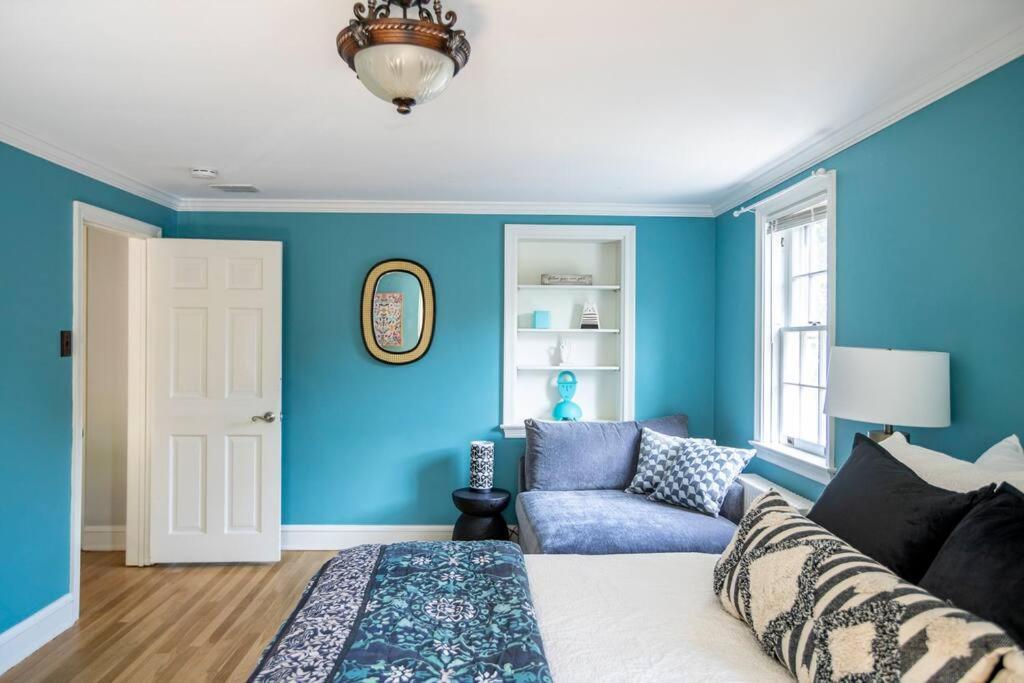 Beautiful Fully-furnished Colonial In * Millersville