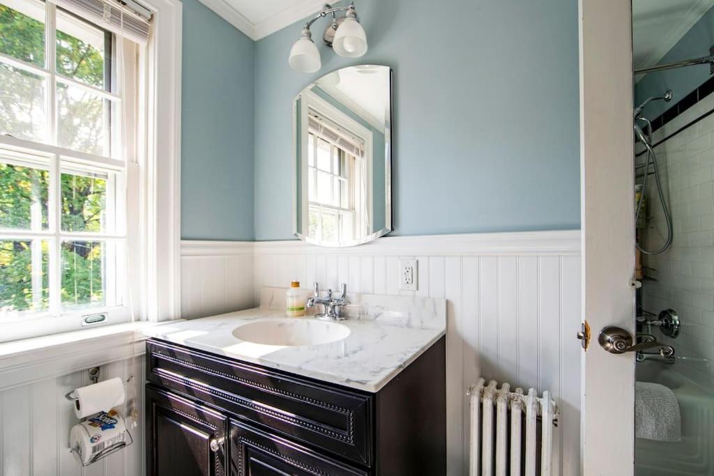 Beautiful Fully-furnished Colonial In * Millersville