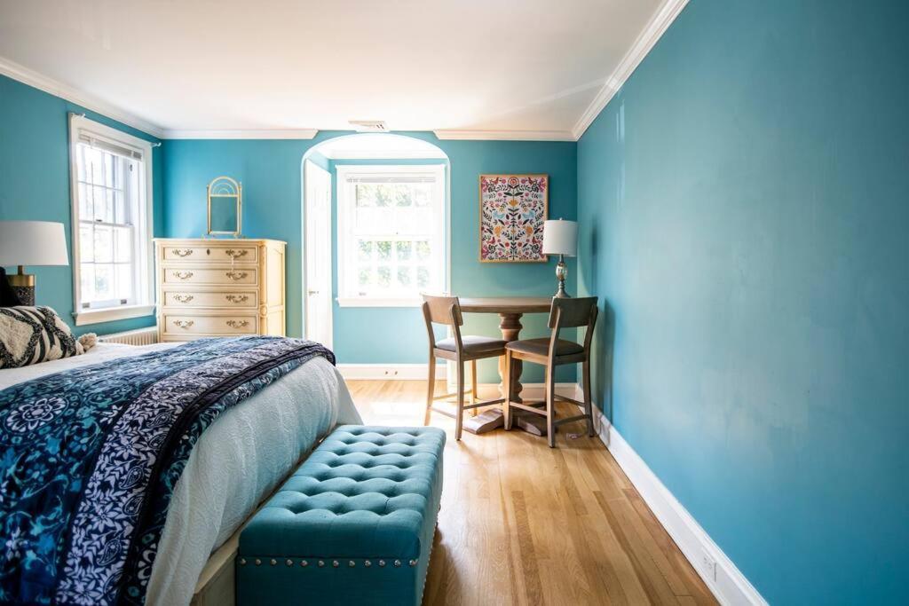 Beautiful Fully-furnished Colonial In * Millersville