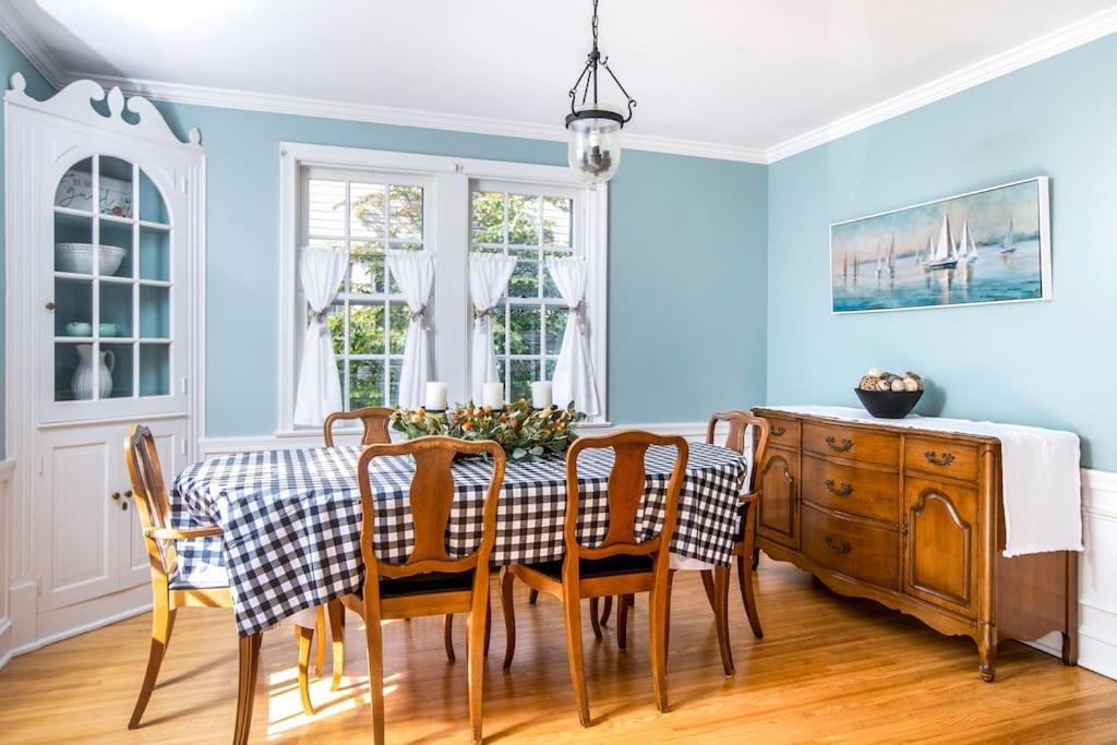 Holiday home Beautiful Fully-furnished Colonial In *