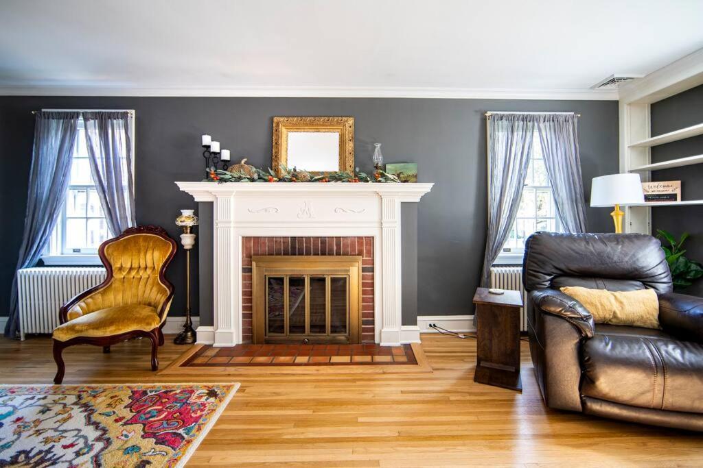Holiday home Beautiful Fully-furnished Colonial In *