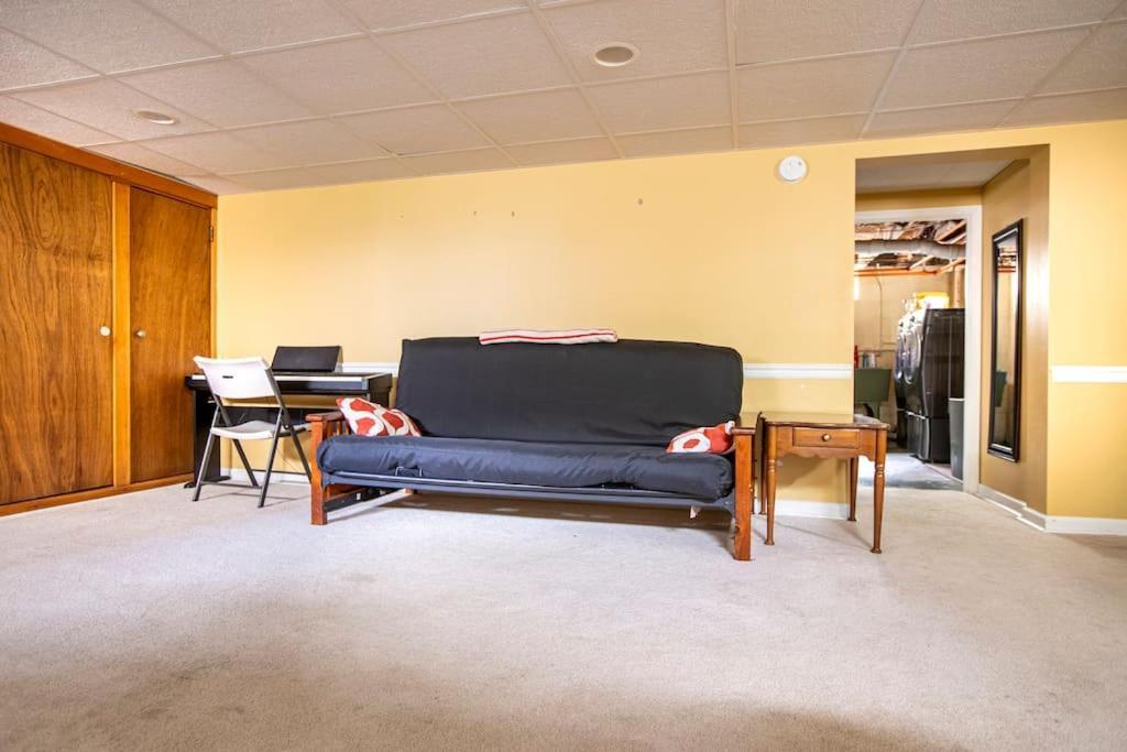 Beautiful Fully-furnished Colonial In Holiday home Millersville