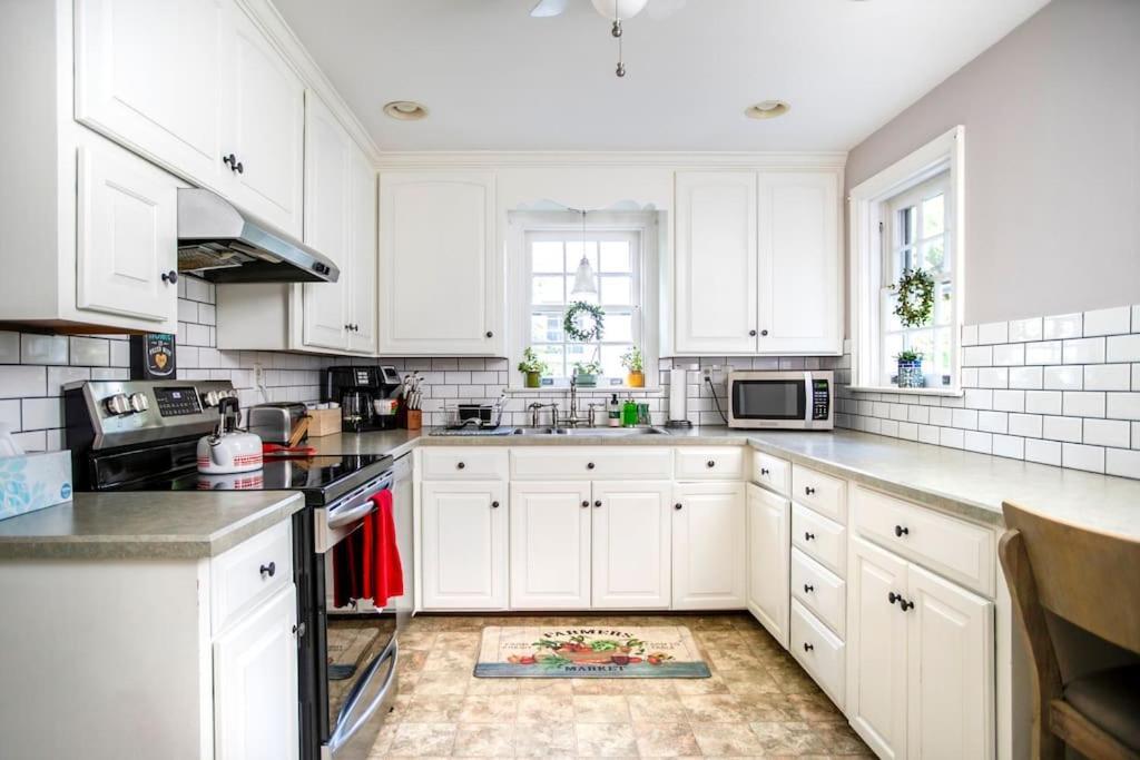 Beautiful Fully-furnished Colonial In * Millersville