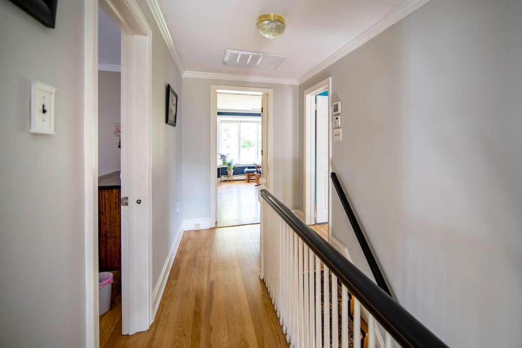 Beautiful Fully-furnished Colonial In Holiday home *