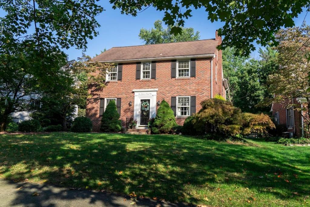 Beautiful Fully-furnished Colonial In