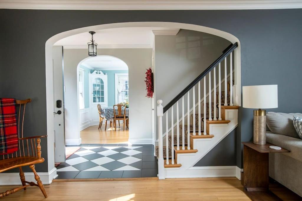 Beautiful Fully-furnished Colonial In Millersville